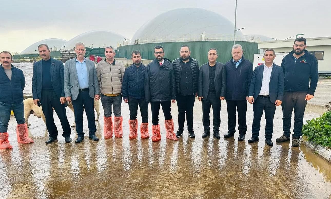 Babil Biyogaz tesisinde heyet üyeleriyle toplu kare