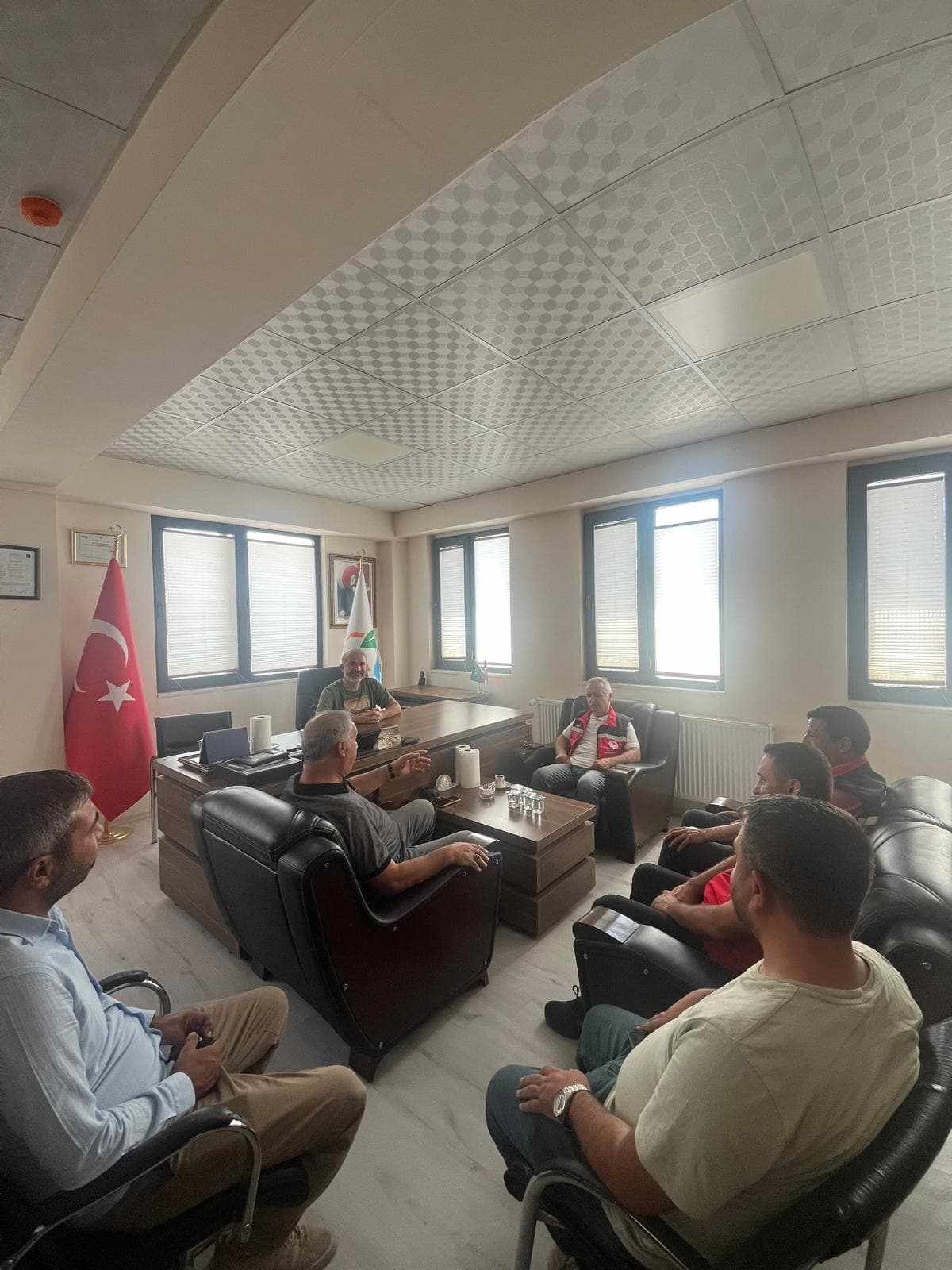 İl Müdürü Mehmet Salih Söğüt ve heyet, tesis hakkında bilgi alıyor